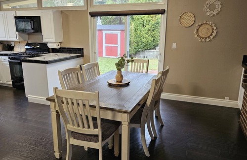 East Lake Hills House | Cozy Lake Hills House: Pet-Friendly Retreat with Spa & Hot Tub