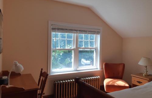 North End House | Convenient Getaway - Steps Away from All Attractions