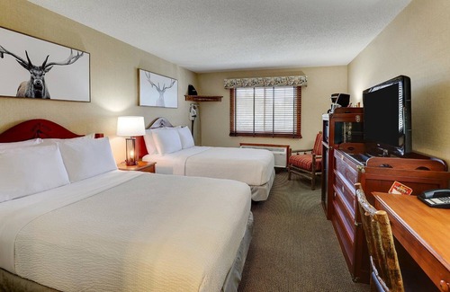 Galena Hotel | Relaxing Getaway: Family & Pet-Friendly Retreat in Galena