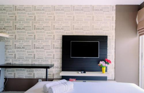 Tangerang Apartment | Cozy Studio at Skylounge Tamansari with Pool Access