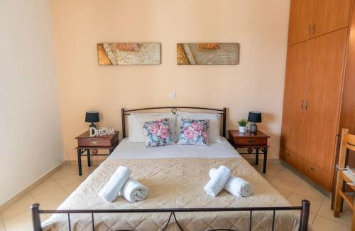 Amoudi Apartment | Perfect Family Retreat at Klelia Cottage - Rated 10/10
