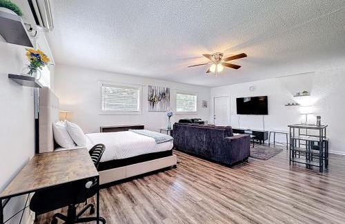 Apopka Apartment | Comfy Studio Farm Stay