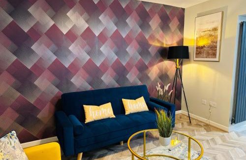 Ashton-under-Lyne Apartment | Cozy Studio with Workspace near Ashton-U-Lyne Station