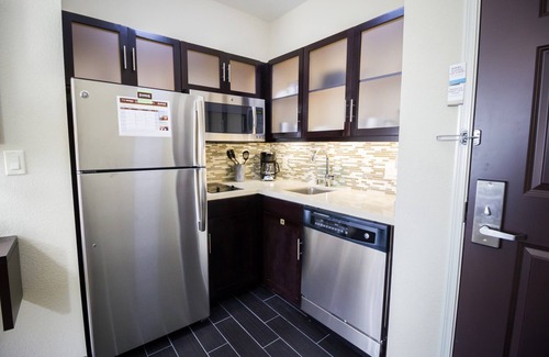 Plano Apartment | Cozy Studio in Plano | Enjoy Free Breakfast & Outdoor Pool