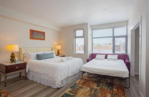 Bankers Hill Apartment | Cozy Studio with Cali King Mattress & Pet-Friendly Perks