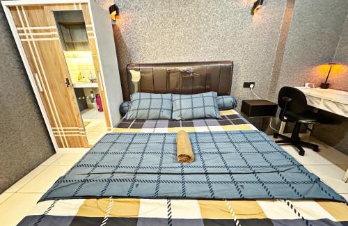 Pluit Apartment | Cozy Studio with Smart TV & Pool Near Baywalk Mall