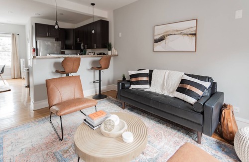 Chicago Apartment | Stylish 1Bd Retreat with Kitchen in Portage Park