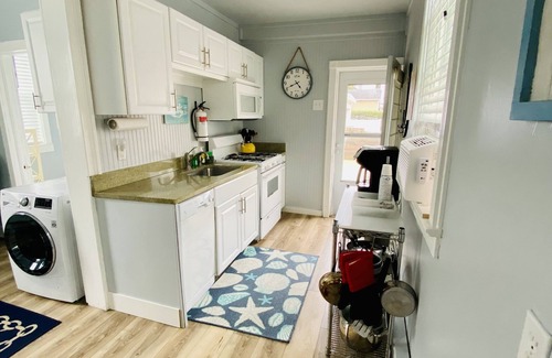 North End Cottage | Cozy Summer Cottage - Guest Rated 9.6 with Kitchen & Family Amenities
