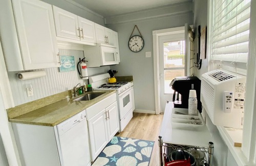 North End Cottage | Cozy Summer Cottage - Guest Rated 9.6 with Kitchen & Family Amenities