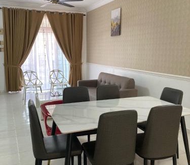 Central Seberang Perai House | Welcoming Sutera Seberang Jaya: Family-Friendly Retreat