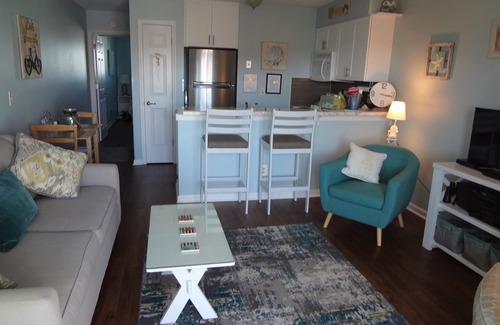 North Carolina Coast Condo | Inviting North End Condo with Pool & Ocean Views