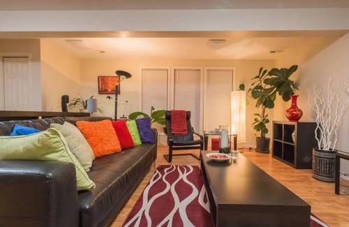 Tukwila House | Modern Two Bedroom Getaway Near Airport with Breakfast