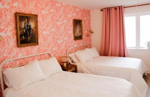 Rossmore House | Comfy Waterfront Suite 2 Double Beds Ensuite