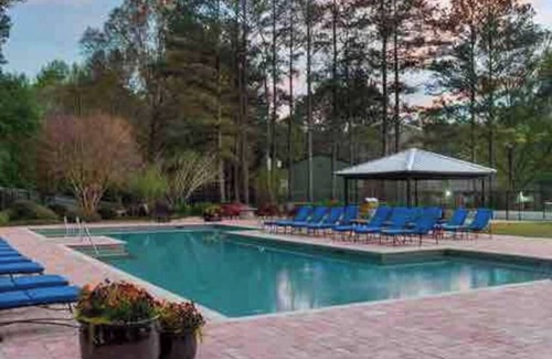 Sandy Springs Apartment | Cozy Retreat in Sandy Springs with Pool and Pet-Friendly Options