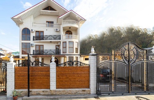 Blinovo Hotel | Top-Rated Comilfo Guest House with Family-Friendly Amenities