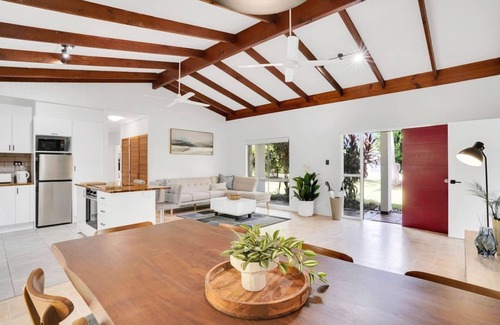 Trinity Beach Villa | Experience Comino on Connemara with Lagoon Style Pool