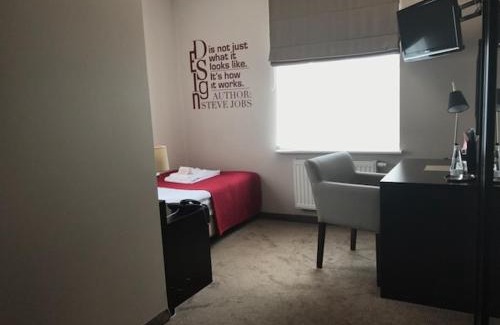 Grunwald Hotel | Budget-Friendly Stay at Comm Hotel Poznań Airport