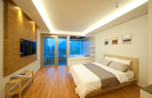 Andeok Hotel | Eco-Friendly Comma & Resort with Pool and Spa Amenities