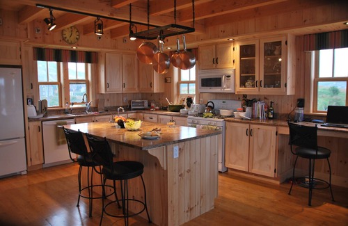 Trinity Cottage | Find Relaxation at Commander’s Keep in the Heart of 'Bight'