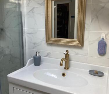 Vernay House | Feel at Home with Top Amenities and 9/10 Guest Rating