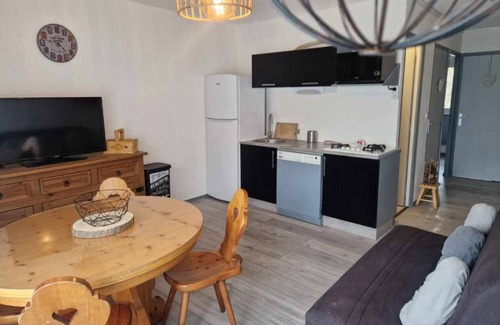 Molines-en-Queyras Apartment | Cozy Retreat at Comme A LA Maison: Family-Friendly Stay