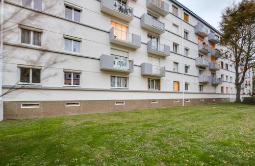 Saint-Sebastien-sur-Loire Apartment | Cozy Getaway: 3 Bedrooms & Sofa Bed for Family Bliss