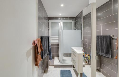 Saint-Sebastien-sur-Loire Apartment | Cozy Getaway: 3 Bedrooms & Sofa Bed for Family Bliss