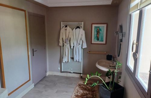 Briis-sous-Forges Bed & Breakfast | Oceanfront Getaway at Comme chez Vous with Pool Access