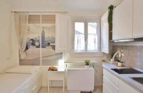 Guastalla Apartment | Budget-Friendly Commenda White Studio with Breakfast Included