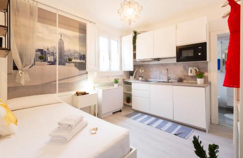 Guastalla Apartment | Budget-Friendly Commenda White Studio with Breakfast Included