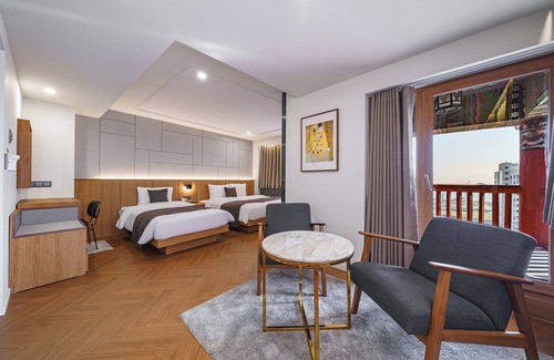 Jung-gu Hotel | Comfortable Commodore Hotel Busan with Pool & Spa Access