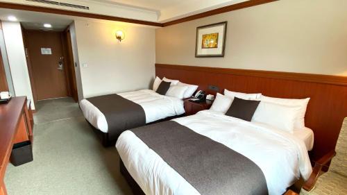 Gyeongju Hotel | Elegant Commodore Hotel Gyeongju with Ocean View Pool