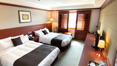 Gyeongju Hotel | Elegant Commodore Hotel Gyeongju with Ocean View Pool