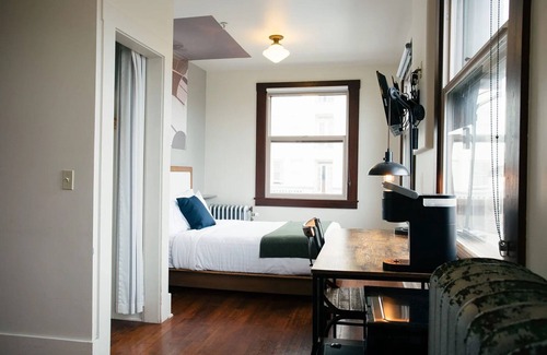Astoria Hotel | Welcoming Commodore Hotel: Family-Friendly with Spa & Dining