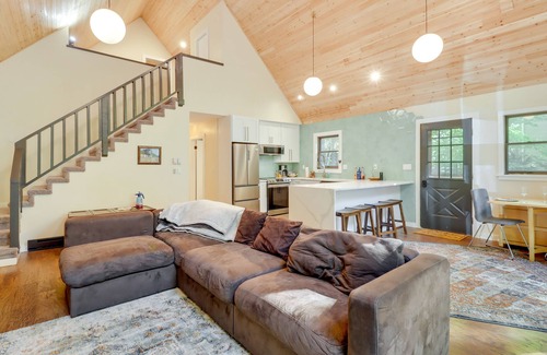 Albrightsville Cabin | Modern Poconos Cabin with Beach Access and Pool Amenities