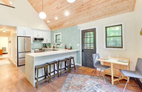 Albrightsville Cabin | Modern Poconos Cabin with Beach Access and Pool Amenities