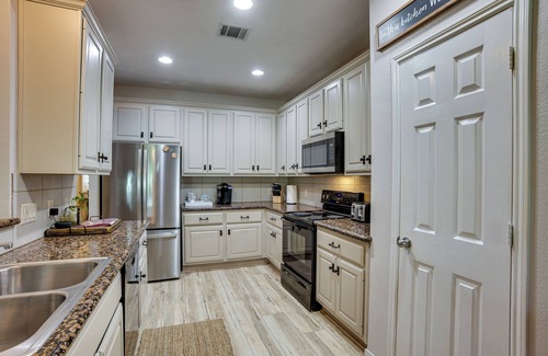 Walden on Lake Conroe House | Pet-Friendly Montgomery Retreat with Pool & Spa Amenities