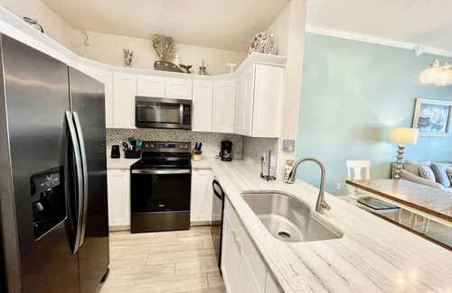 Safe Harbor Condo | Unbeatable Stay: Pet Friendly, Pool Access Near the Beach