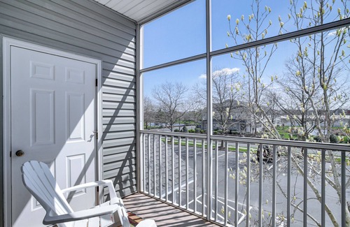 Lewes Apartment | Modern Lewes Condo with Community Pool Access Awaits!