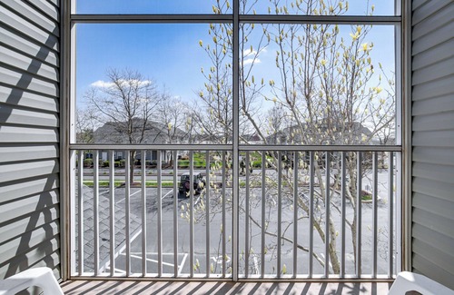 Lewes Apartment | Modern Lewes Condo with Community Pool Access Awaits!