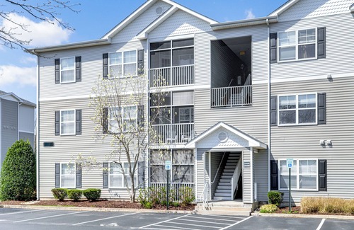 Lewes Apartment | Modern Lewes Condo with Community Pool Access Awaits!