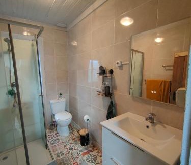 Ourem Bed & Breakfast | Cozy Como EM Casa: Family-Friendly Retreat Awaits