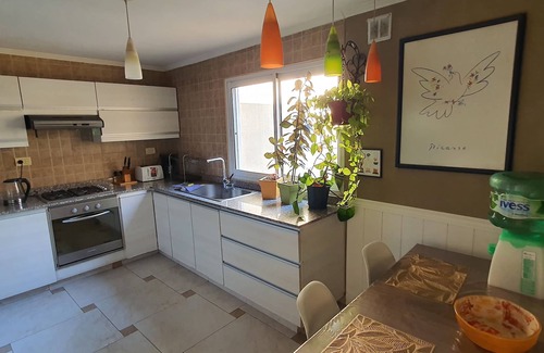 Comuna 10 House | Comfortable Family Retreat in Buenos Aires with Spa & Breakfast