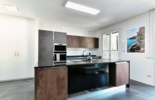 Como Apartment | Explore Como in Centro - Exceptional Home with Kitchen Access