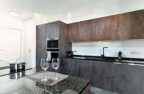 Como Apartment | Explore Como in Centro - Exceptional Home with Kitchen Access