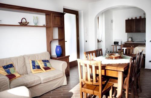 Naggio Apartment | Discover Como Lake Samlu House - Menaggio, Pet Friendly Stay