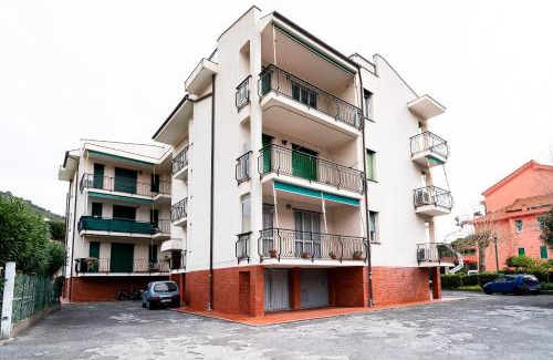 Pietra Ligure Apartment | Family-Friendly Comodo Trilocale in Pietra Ligure