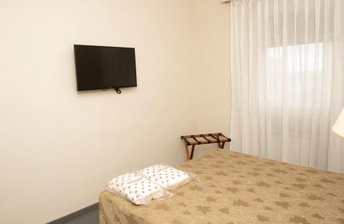 Comodoro Rivadavia Hotel | Welcoming Comodoro Hotel: Family-Friendly with Hot Tub Access