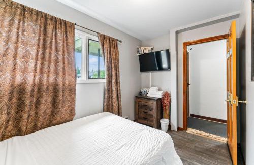 Airport Heights Community Council House | Cozy Hotel Retreat: Family-Friendly and Budget-Conscious