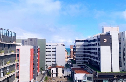 Tambau Apartment | Cozy Retreat at Compact Flat Tambau with Pool & Breakfast